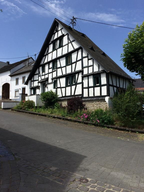 Kellisch Haus Villa Schalkenmehren Szoba fotó